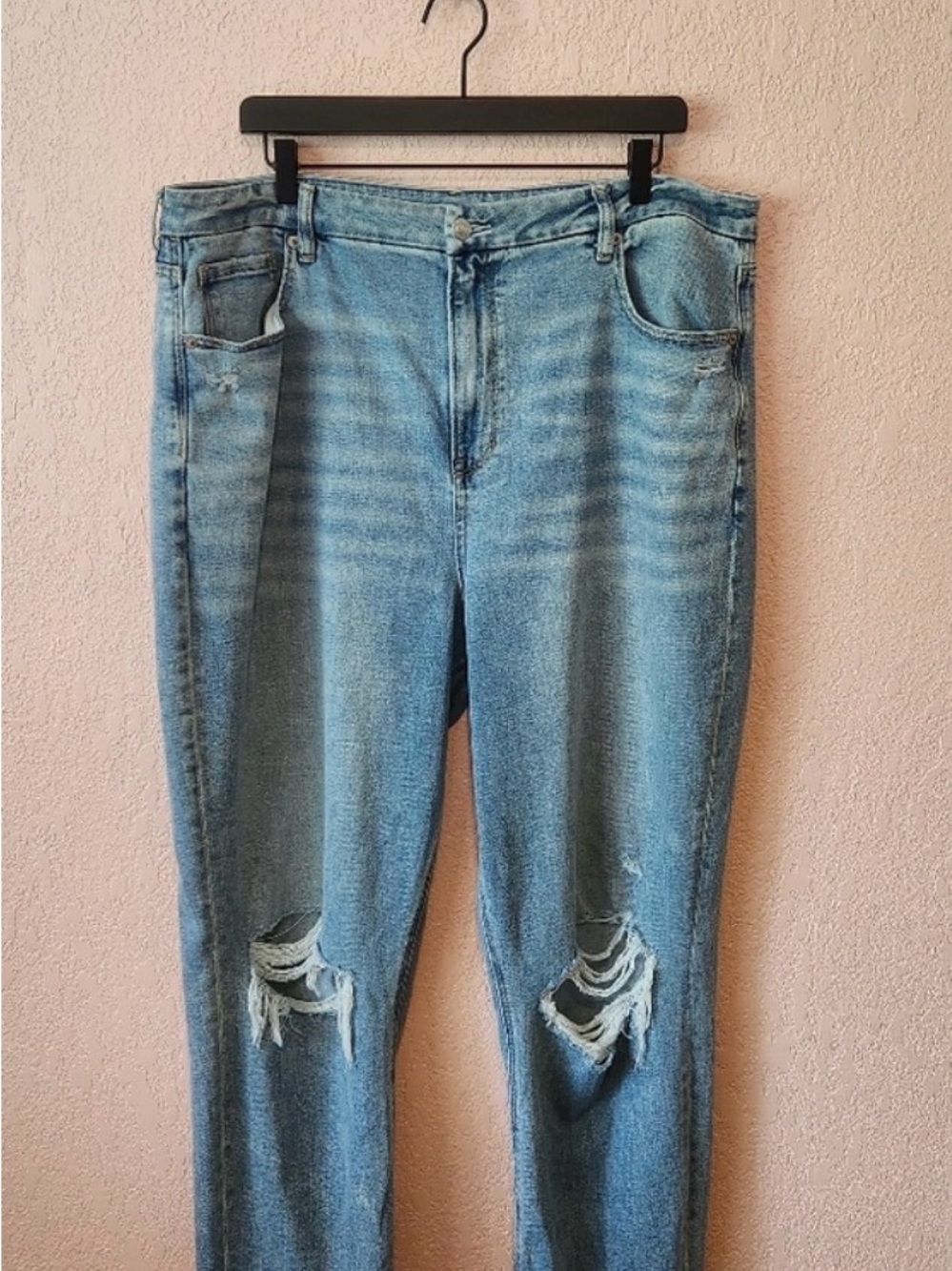 American Eagle Outfitters Light Wash Straight leg Curvy Mom Jean 20 Long